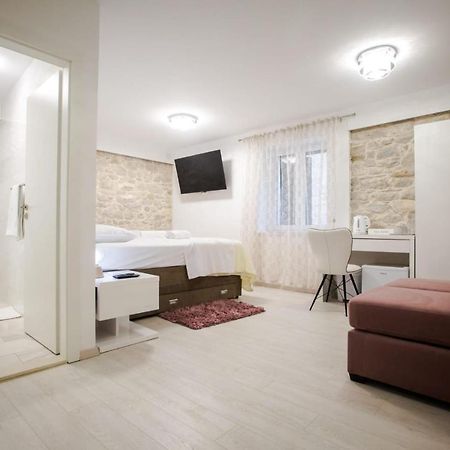 Lions Luxury Rooms Split Exterior photo