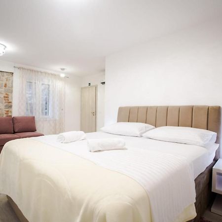 Lions Luxury Rooms Split Exterior photo