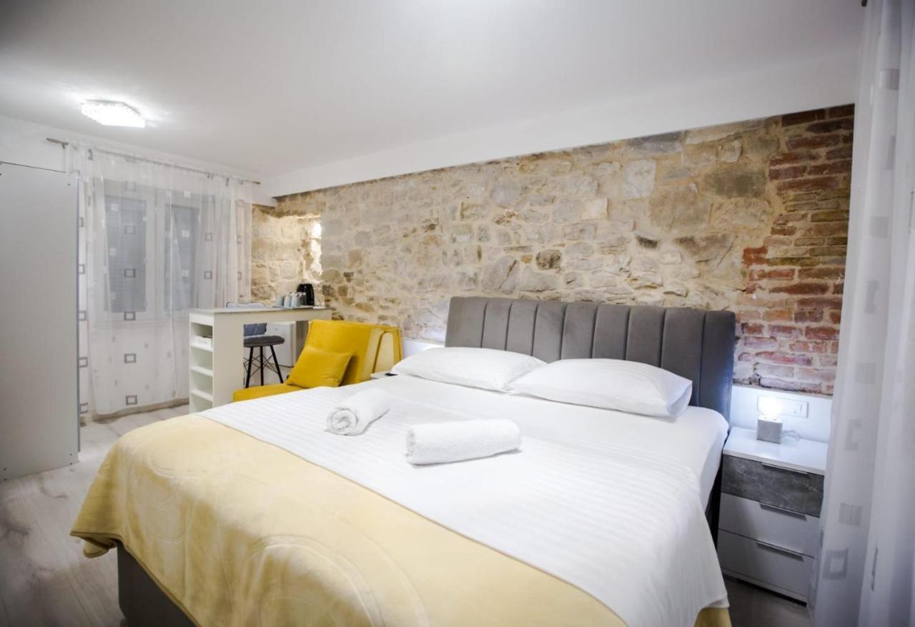 Lions Luxury Rooms Split Exterior photo